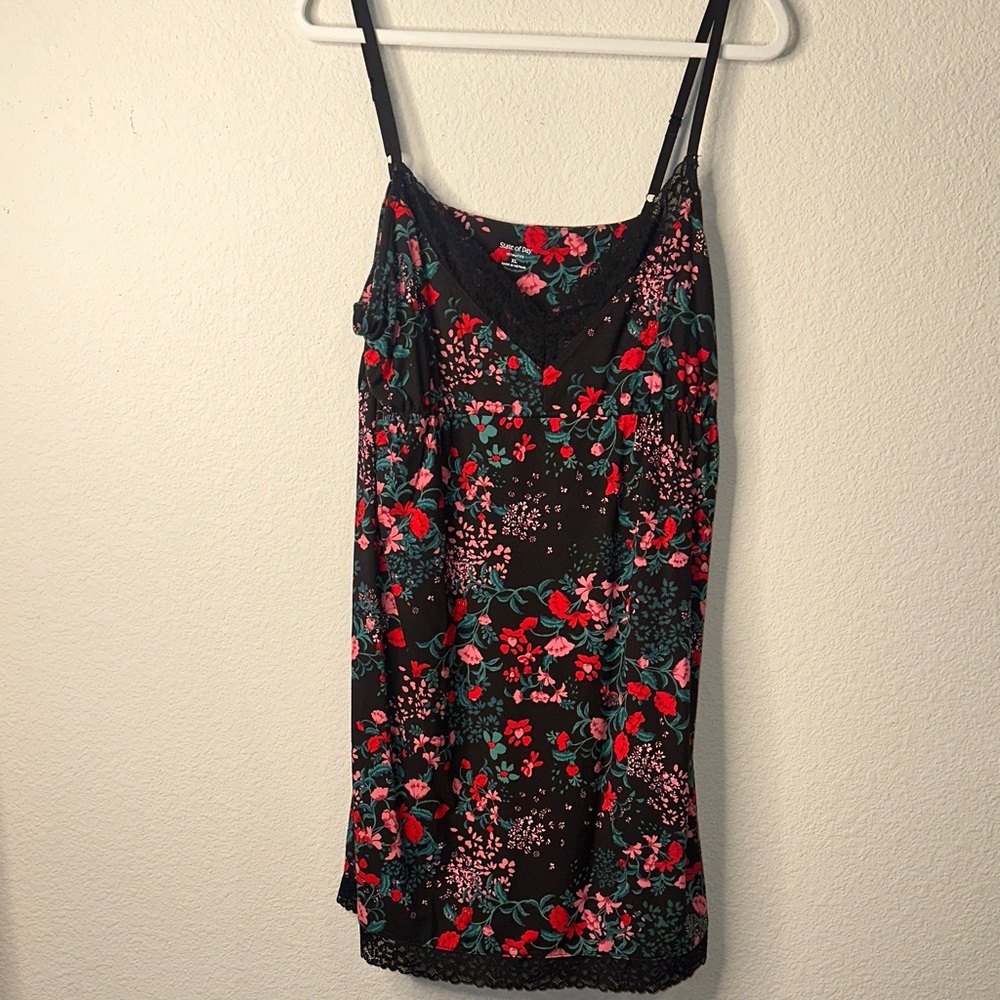 Black Floral Lace-Trim Camisole with‎ Red & Teal Accents